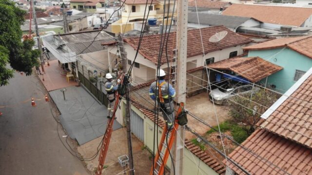 Desligamentos programados aceleram recuperação da rede elétrica em Goiás