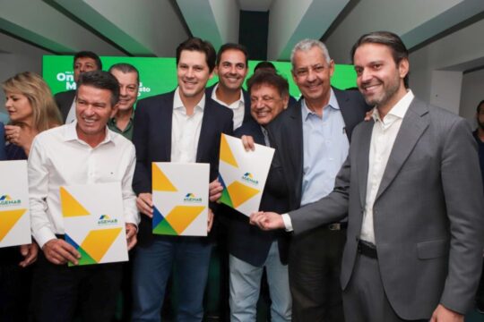 Daniel Vilela, Adib Elias e Alexandre Baldy assinaram ordens de serviço para construção de milhares de casas populares
