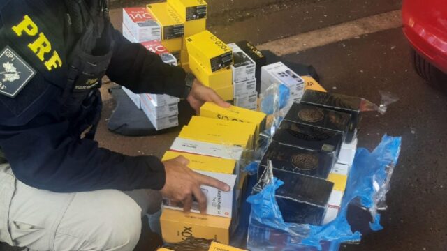Cerca de 200 celulares sem nota fiscal são apreendidos pela PRF em Itumbiara