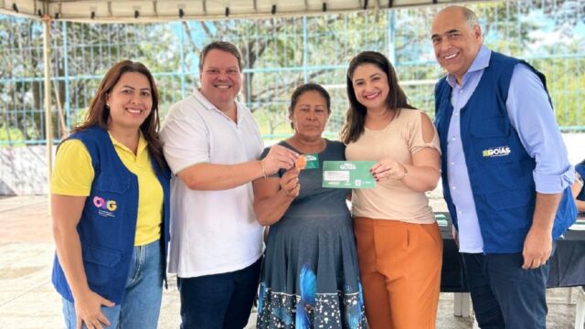 Prefeito Wisner Araújo participa da entrega de cartões do programa Mães de Goiás em Corumbaíba