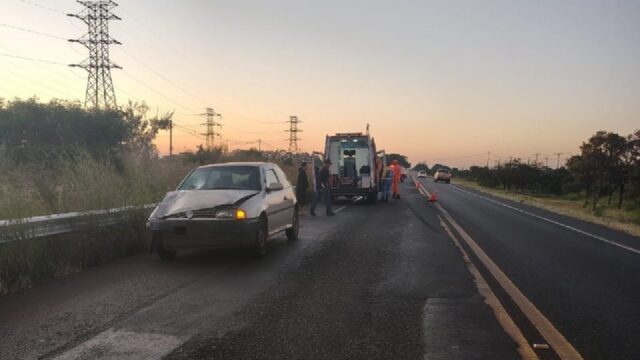 Mulher morre atropelada ao tentar atravessar rodovia em Uberlândia