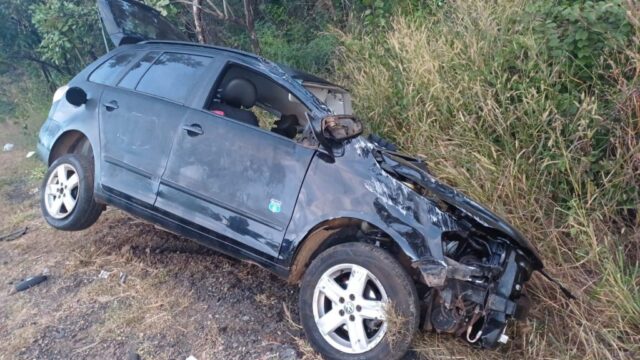 Colisão contra árvore mata uma pessoa e fere três na BR-153, em Mara Rosa