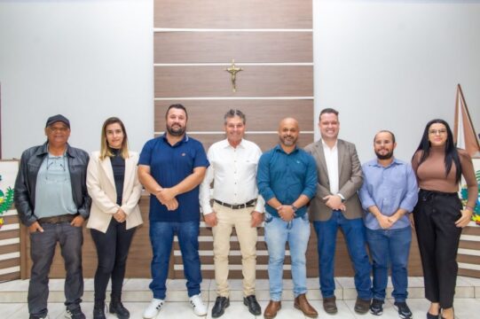 Vereadores de Ouvidor aprovam LDO para 2026 e requerimento de sinalização urbana; outro projeto recebe pedido de vista