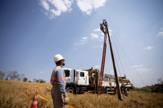 Equatorial Goiás amplia acesso à energia em comunidades goianas com quase duas mil novas ligações este ano