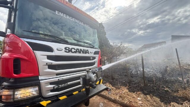Incêndio em terreno baldio mobiliza Corpo de Bombeiros em Catalão