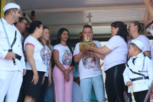 Entrega da coroa marca o encerramento da 84ª Festa em Louvor à Nossa Senhora do Rosário em Ouvidor