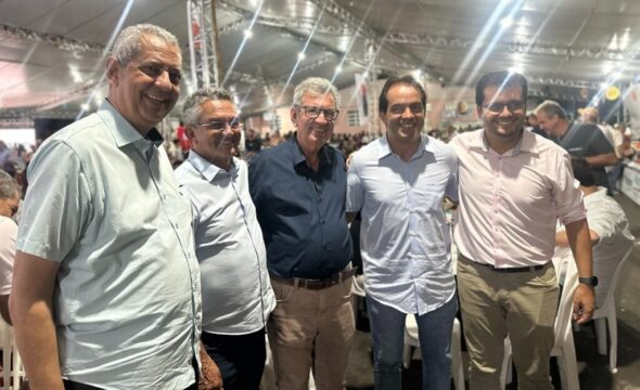 Festa de Nossa Senhora da Lapa reúne prefeitos e milhares de fiéis em Vazante (MG)