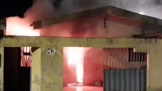 Homem é resgatado inconsciente de incêndio em residência no bairro Laranjeiras, em Uberlândia