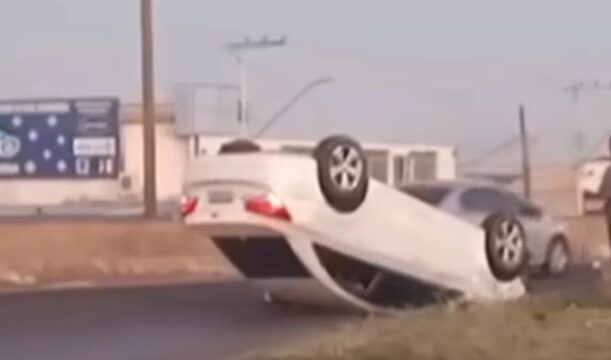 Condutor perde controle e capota carro na BR-050 em Uberlândia; suspeita é de embriaguez