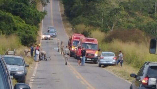 Colisão entre caminhões interdita parcialmente a GO-330 entre Catalão e Ouvidor