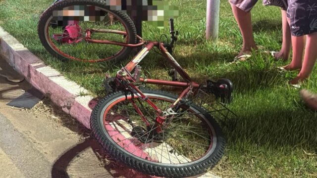 Colisão entre viatura da PRF e bicicleta deixa casal ferido em avenida de Catalão