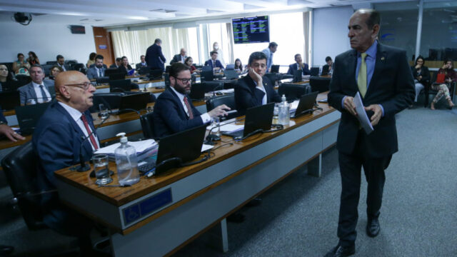CCJ do Senado aprova PEC que amplia mandatos para 5 anos, acaba com reeleição para presidente, governadores e prefeitos e unifica eleições a partir de 2034