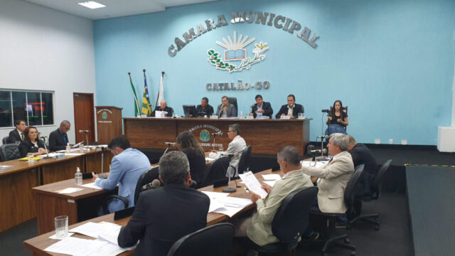 Câmara Municipal de Catalão realiza 21ª Sessão Ordinária com foco em infraestrutura urbana, saúde e reconhecimento de personalidades locais