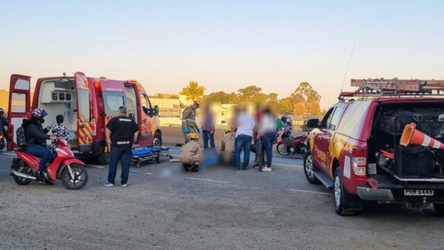 Mototaxista fica gravemente ferido em acidente com carreta na BR-050, em Catalão