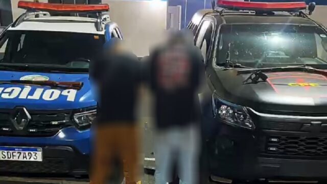 Dupla é presa com três armas de fogo após roubo em zona rural de Morrinhos