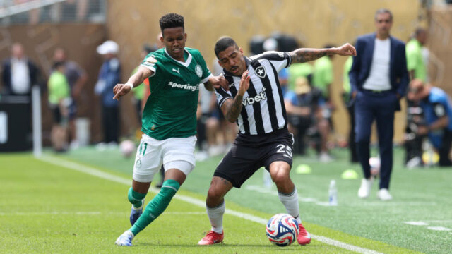 Palmeiras vence Botafogo por 1 a 0 na prorrogação com golaço de Paulinho e avança às quartas do Mundial de Clubes