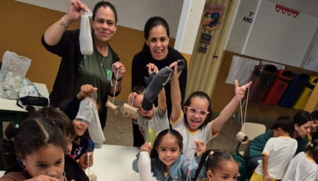Crianças do distrito de Pires Belo participam de oficina sustentável e criam brinquedos para pets com materiais recicláveis
