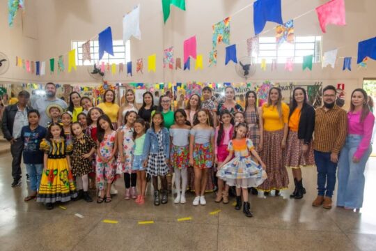 Festa Junina do Projeto Esporte, Cultura e Lazer encanta crianças em Ouvidor com muita animação e tradição