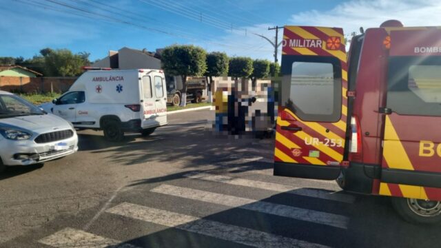 Adolescente de 16 anos fica ferida após colisão entre carro e moto no centro de Ouvidor