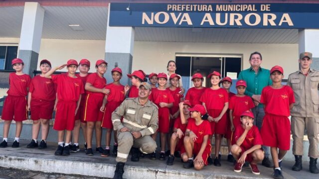 Prefeito de Nova Aurora recebe Bombeiros Mirins e destaca parceria com o Corpo de Bombeiros