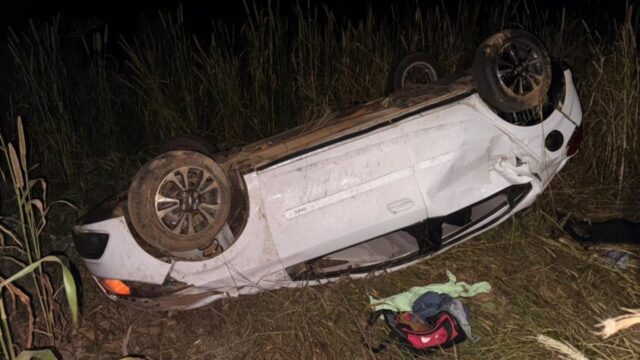 Motorista fica gravemente ferida após carro sair da pista e capotar na GO-210, em Goiandira