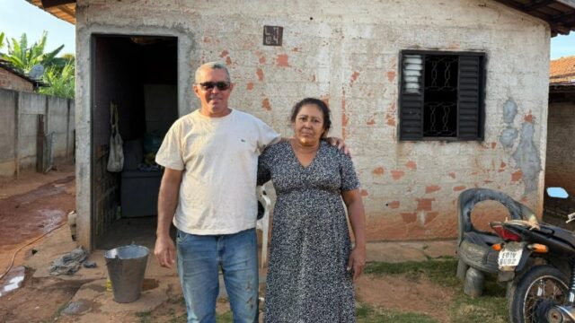 Prefeito Wisner Araújo anuncia reconstrução da casa de moradora em Corumbaíba com recursos próprios