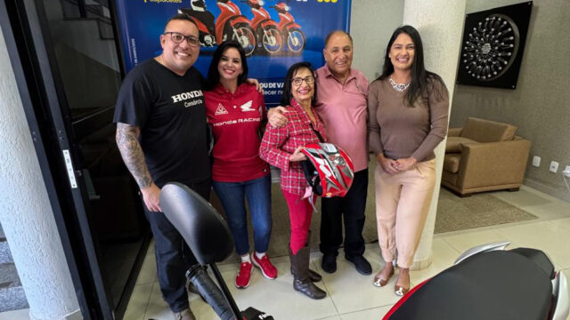 Maria de Fátima Camargo é a ganhadora da moto no 2º sorteio da promoção “Compra Premiada 2025” da ACIC/CDL em Catalão; veja quem levou os 20 vale-compras de R$500