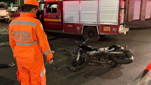 Motociclista fica ferido após colisão entre veículos na Avenida Bahia, em Araguari