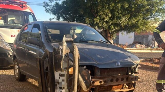 Colisão frontal deixa condutora de moto gravemente ferida em Catalão