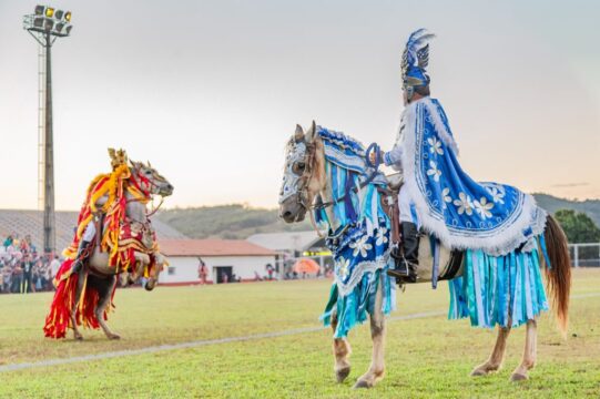A Magia das Cavalhadas de Hidrolina/GO: Tradição Viva no Sertão Goiano – Por Lucas Machado