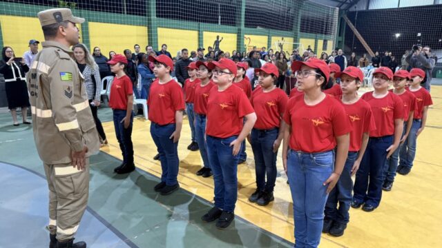 Nova Aurora forma 20 alunos no Programa Bombeiro Mirim em parceria com o Corpo de Bombeiros Militar de Goiás