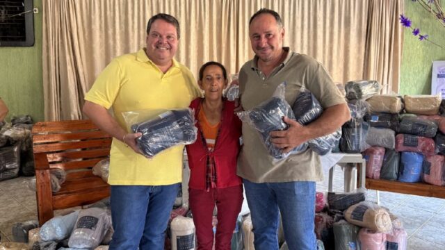Prefeitura de Corumbaíba entrega mais de 600 cobertores a famílias de baixa renda em ação social