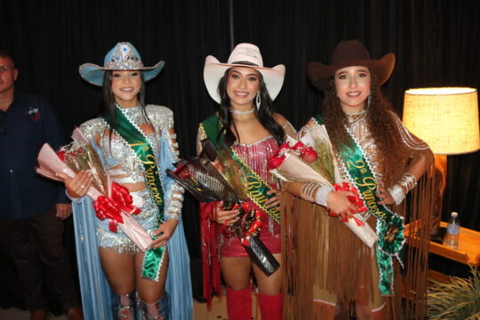Marzagão abre 15ª Festa do Peão com escolha da Rainha do Rodeio 2025; Jéssica Ribeiro é a Rainha, Cybelly Renata a 1ª Princesa e Micaelly Dias a 2ª Princesa