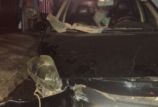 Motorista fica desacordado após colisão no Bairro Teotônio Vilela, em Catalão