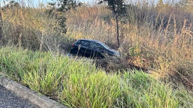 Passageiro fica ferido após saída de pista na GO-210, em Catalão