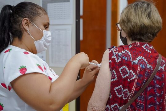 Saúde reforça alerta para vacinação antes de festividades e viagens de férias