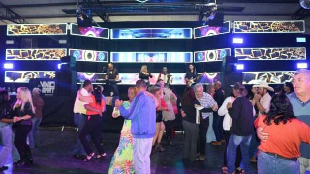 Primeira noite da Expo Catalão 2025 tem super novidade com Baile da Terceira Idade no Rancho Paquetá; veja fotos