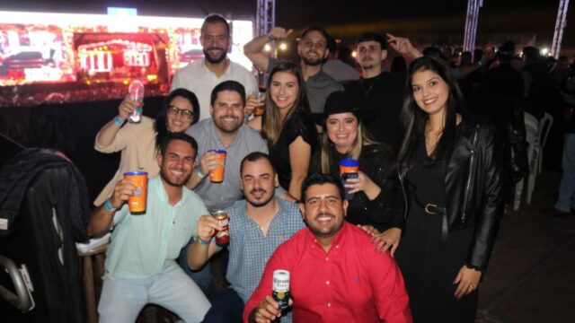 Primeira noite de shows na Expo Catalão 2025: glamour, animação e casa cheia no Camarote WGO — veja as fotos