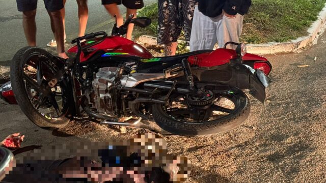 Acidente entre picape e moto é registrado na Avenida Gérson Barbosa, em Catalão