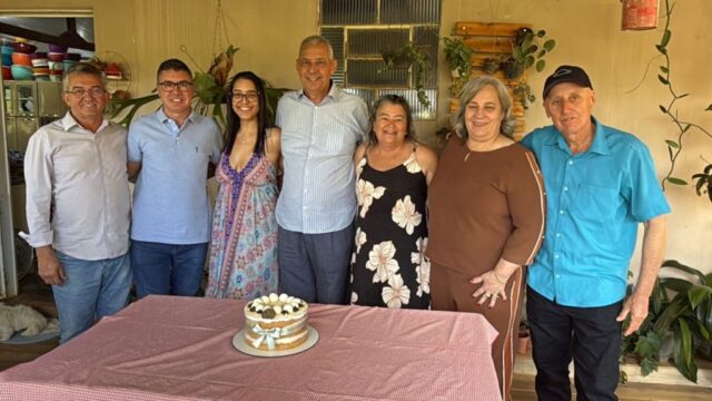 Sônia Camargo comemora 62 anos com visita do prefeito Velomar Rios e da primeira-dama na comunidade Cisterna