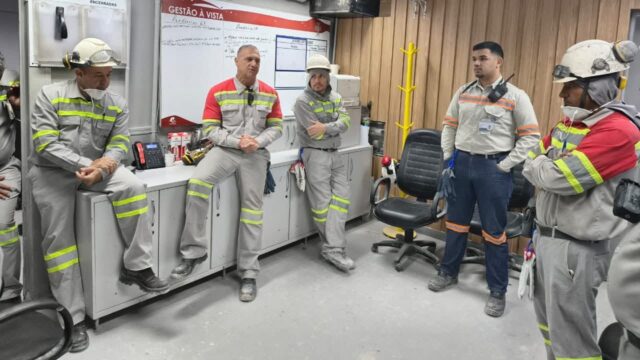 Dirigente do Metabase ouve demandas de trabalhadores da CMOC e apresenta novidades da clínica