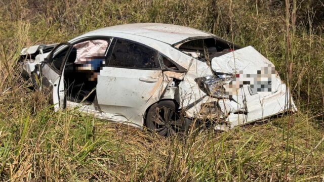 Motorista fica ferido após capotar carro na GO-330, entre Catalão e Ipameri