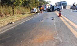 Colisão entre três veículos deixa dois mortos na BR-153, em Uruaçu Colisão entre três veículos deixa dois mortos na BR-153, em Uruaçu