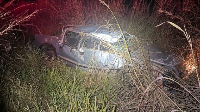 Homem de 36 anos morre após capotar caminhonete na MG-190, em Monte Carmelo