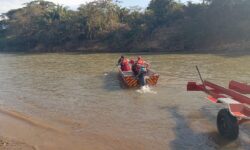 Bombeiros resgatam corpo com sinais de violência no Rio dos Bois, em Pontalina Bombeiros resgatam corpo com sinais de violência no Rio dos Bois, em Pontalina
