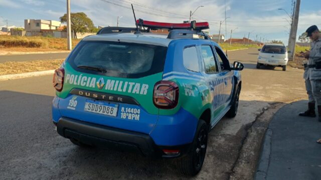 Motociclista fica inconsciente após acidente no bairro Cidade Jardim, em Catalão
