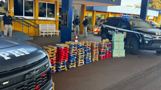 PRF e Polícia Civil do DF apreendem mais de 400 kg de maconha na BR-364, em Jataí