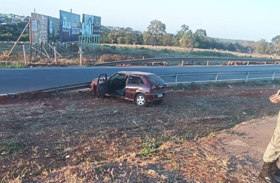 Homem é preso após furtar carro em posto e causar acidente na BR-050, em Catalão