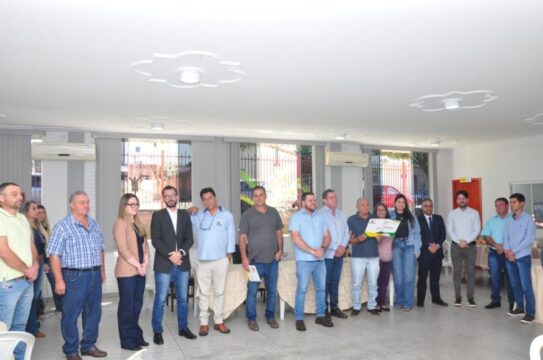 Prefeitura de Nova Aurora entrega novas escrituras e avança na regularização fundiária