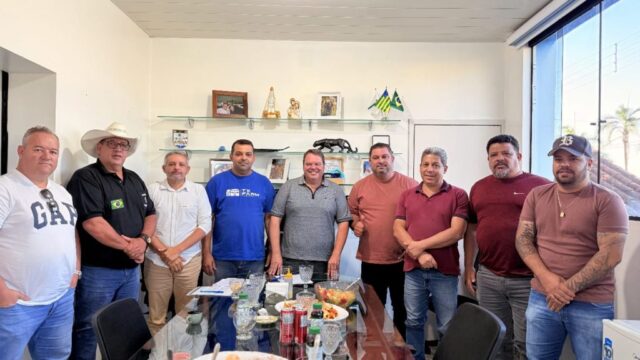 Prefeito de Corumbaíba se reúne com vereadores para alinhar projetos e fortalecer parcerias